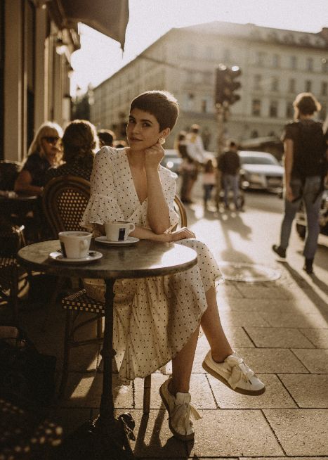 kinga-cichewicz-3McEVKL4-bg-unsplash woman looking to seize the moment