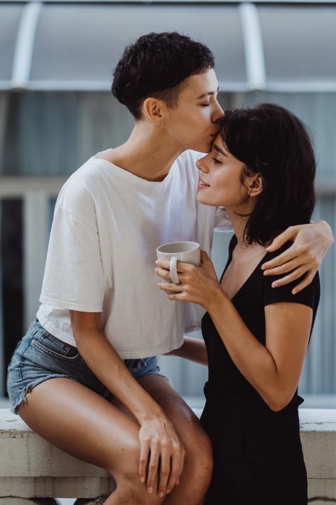 pexels-ketut-subiyanto-4757887-min mature-women-hugging
